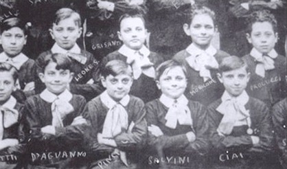Sergio Leone: o segundo na fila de cima. Ennio Morricone: o quarto na fila de cima. Foto tirada em 1937.